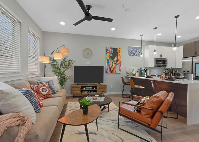 A La Mode 2bd Townhouse 7th St Walkable Holiday home