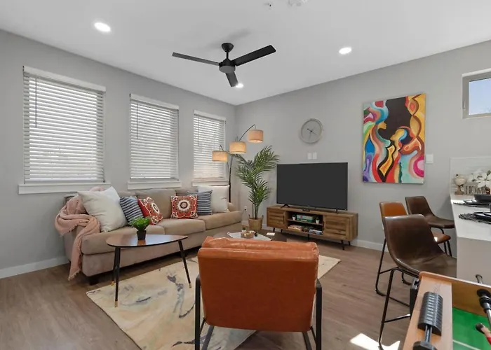 A La Mode 2bd Townhouse 7th St Walkable