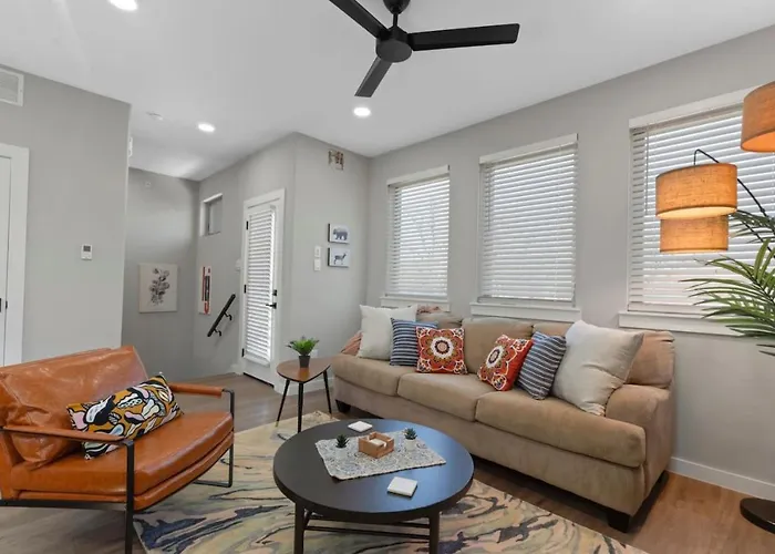 A La Mode 2bd Townhouse 7th St Walkable Holiday home Fort Worth