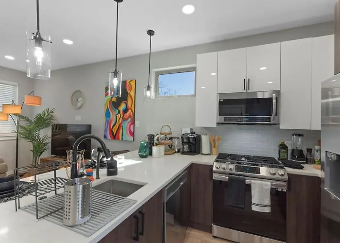Holiday home A La Mode 2bd Townhouse 7th St Walkable