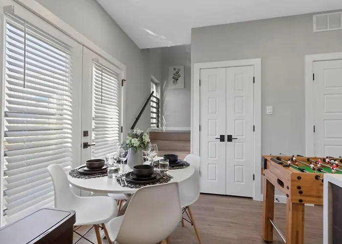 A La Mode 2bd Townhouse 7th St Walkable *