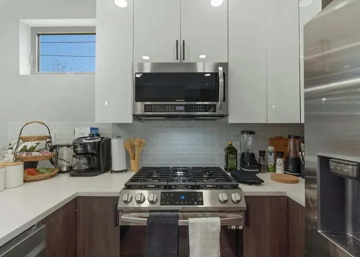 A La Mode 2bd Townhouse 7th St Walkable Holiday home *