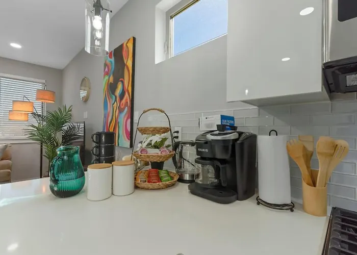 Holiday home A La Mode 2bd Townhouse 7th St Walkable