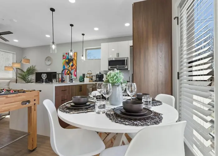 Holiday home A La Mode 2bd Townhouse 7th St Walkable