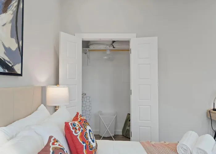 A La Mode 2bd Townhouse 7th St Walkable