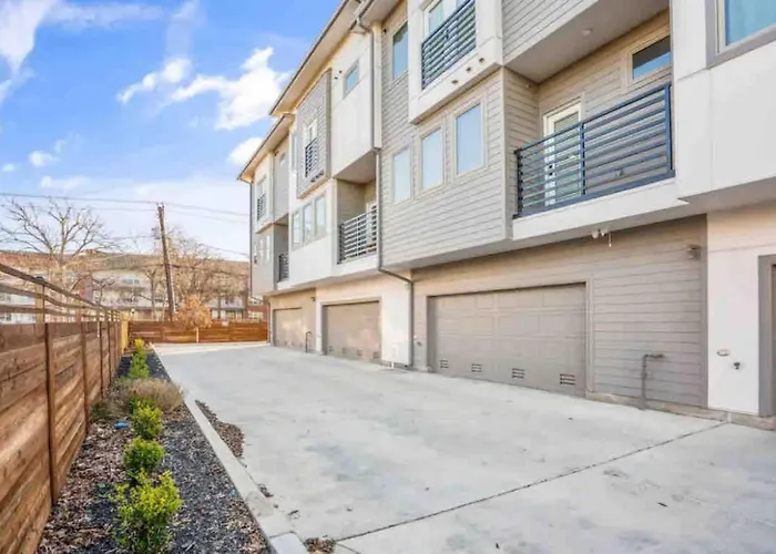 A La Mode 2bd Townhouse 7th St Walkable